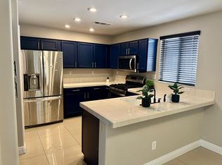 8020 Pottery Creek Dr, Las Vegas, NV 89128