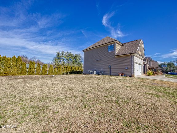 3rd image of 8927 Highbury Way