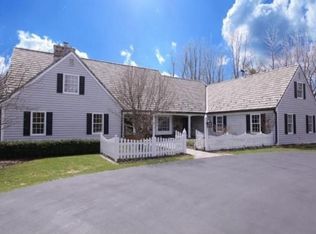 10054 N Range Line Rd, Mequon, WI 53092