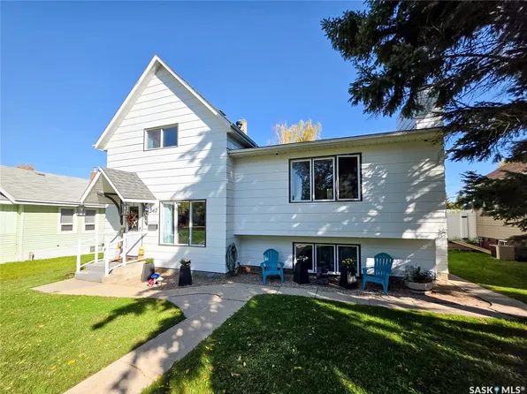 242 6th Avenue E, Melville, SK S0A 2P0