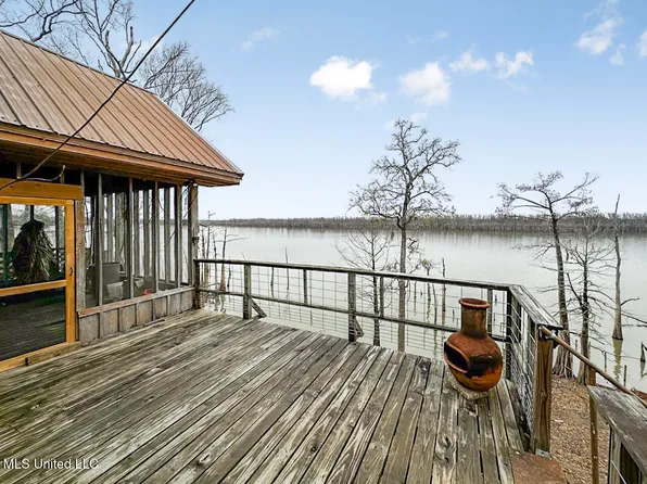 2067 Pecan Grove Rd, Woodville, MS 39669