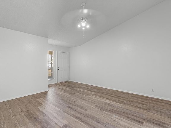 4th image of 8703 Pineridge Dr #B