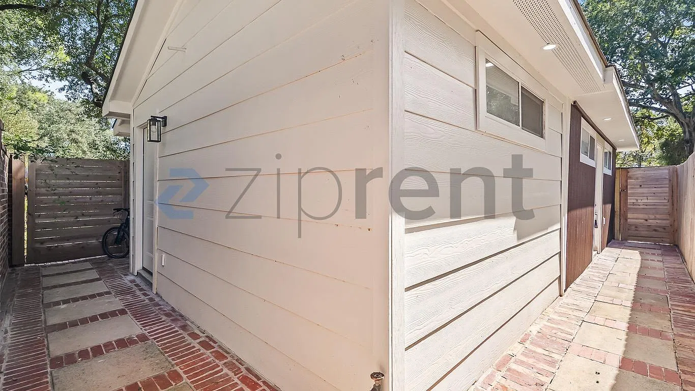 2 bed, 1000 sqft, $1,800 — Photo 3