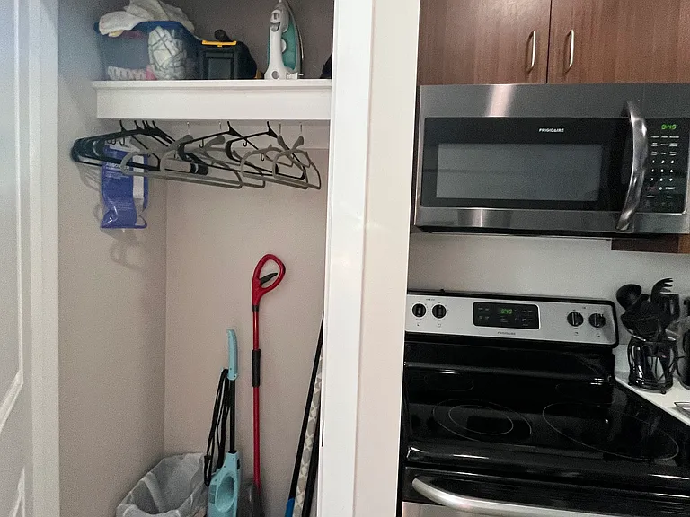 619 E 8th St #7 — Photo 12