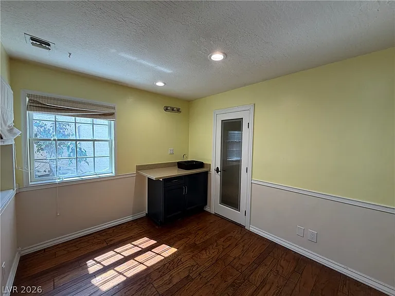 3194 Bel Air Dr — Photo 25