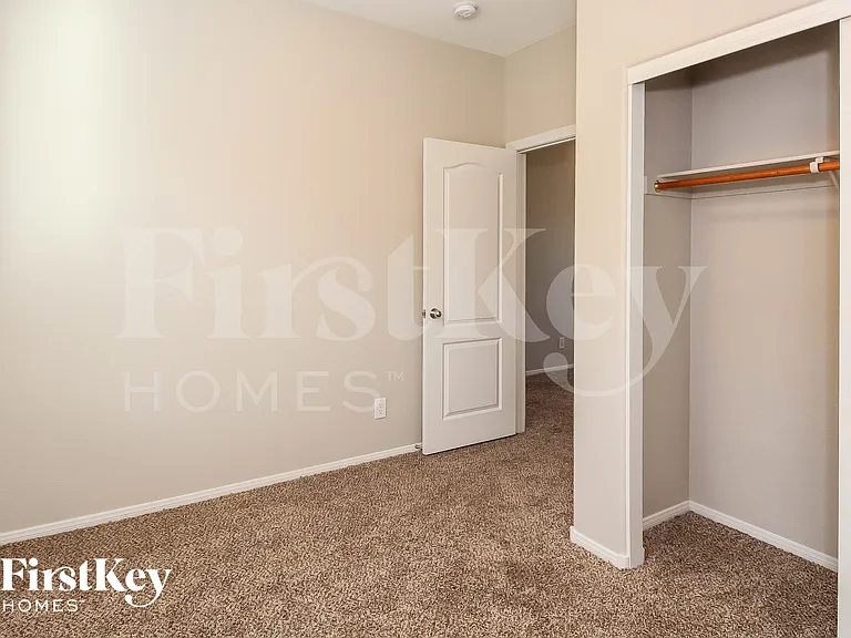 10552 Lessona St — Photo 13
