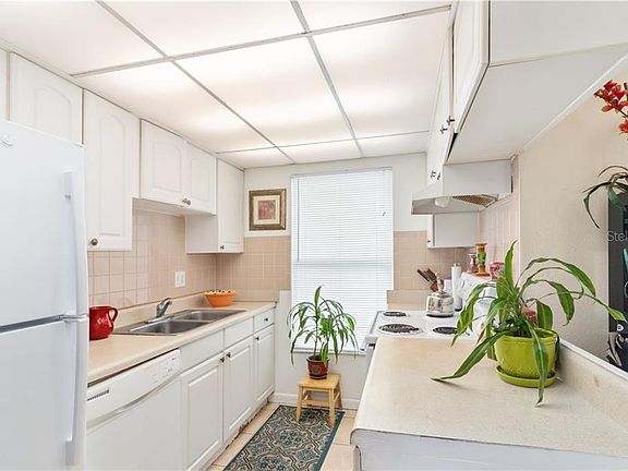 5th image of 1799 N Highland Ave #131