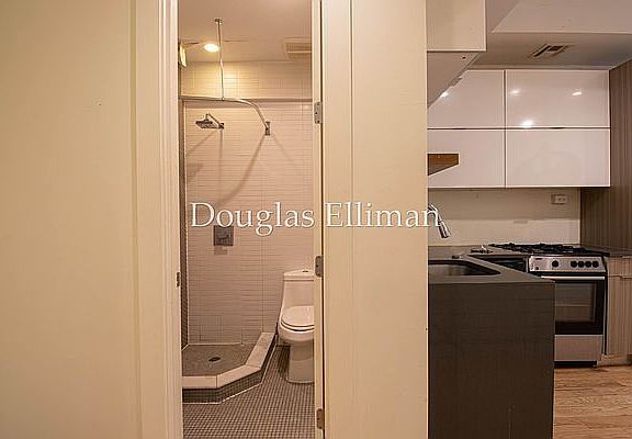 4th image of 257 Jefferson St #1F