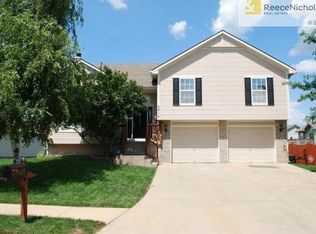 3914 SE Valley Forge Dr, Blue Springs, MO 64014