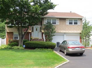 1232 4th St, West Babylon, NY 11704