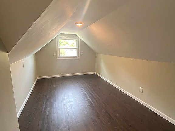 4th image of 707 E 10th Ave