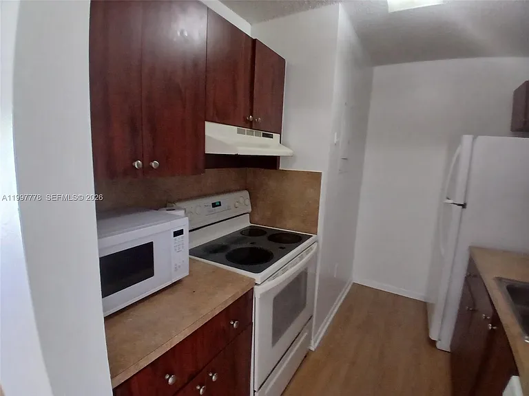 7405 SW 152nd Ave #202 — Photo 6