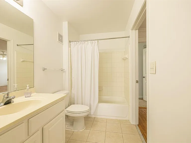 1725 Harvey Mitchell Pkwy S #1613 — Photo 17