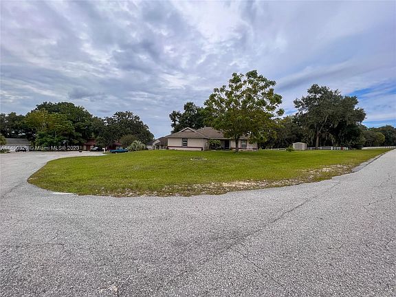 3rd image of 301 Emerald Court Pl