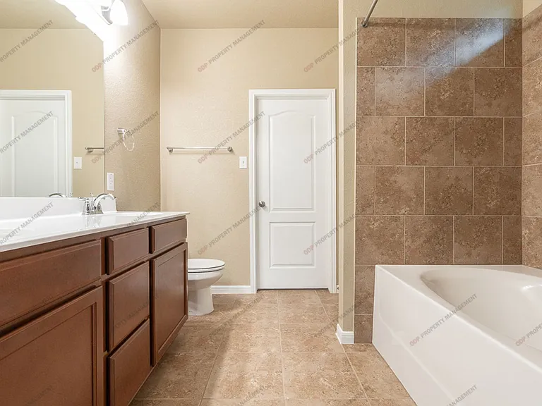 7605 Hickman St — Photo 9