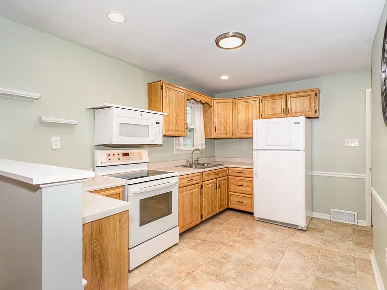 9 W Highland Ave — Photo 10