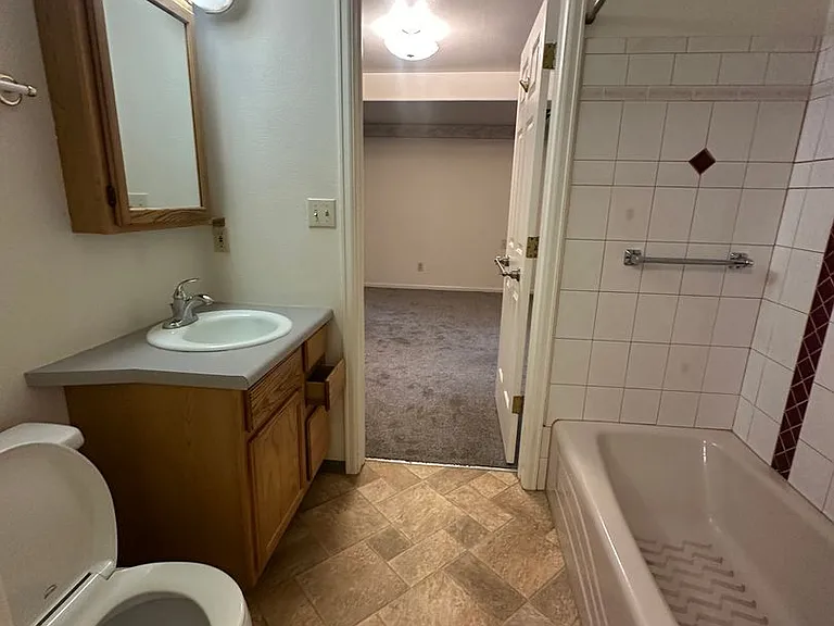 1032 W Pikes Peak Ave — Photo 13