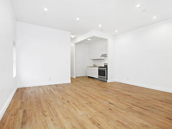 3rd image of 101 W 127th St #2
