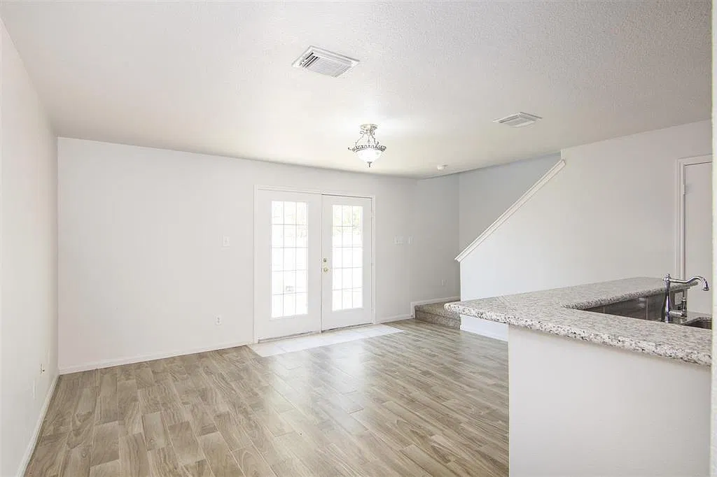 3 bed, 2.5 bath, 1491 sqft, $1,750 — Photo 4