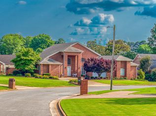 1926 Charlotte Ct, Florence, AL 35630