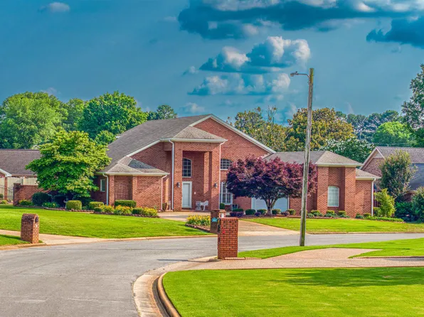 1926 Charlotte Ct, Florence, AL 35630