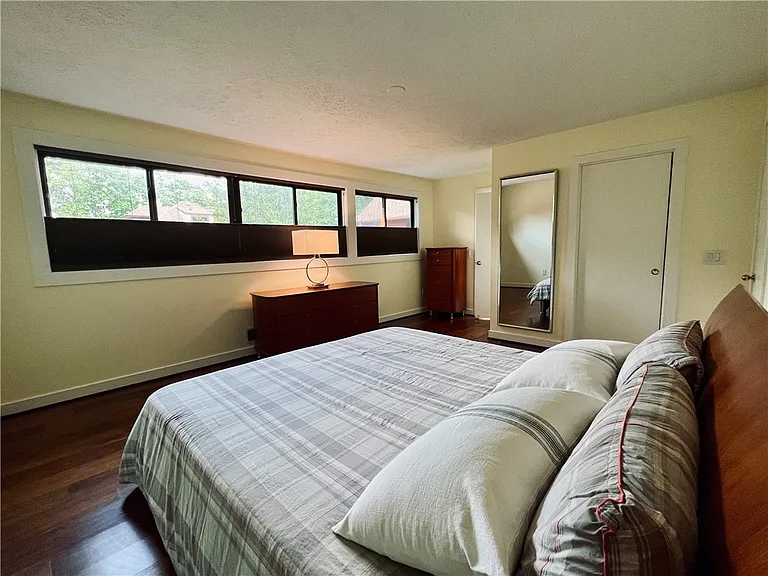27 Hoyt Pl — Photo 16
