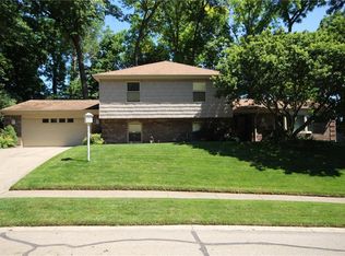 1803 Robin Hood Dr, Fairborn, OH 45324