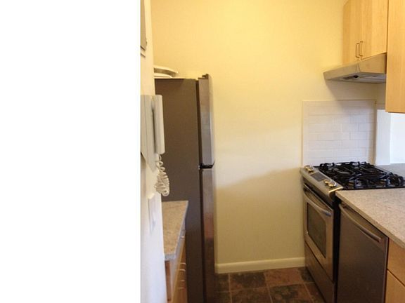 2nd image of 140 W 87th St APT D