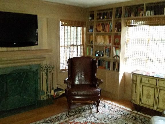 Library / den
