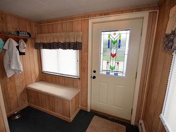 2nd image of 920 Cozy Ln