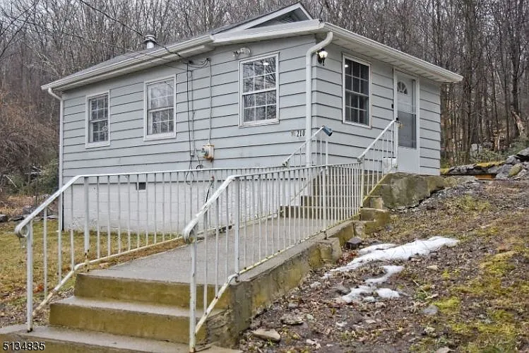210 Lakeshore Dr photo 1