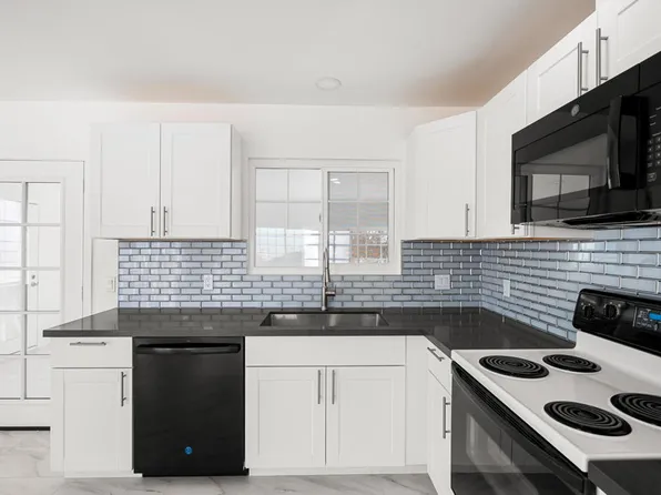 943 Pelican Island Ct, Thermal, CA 92274