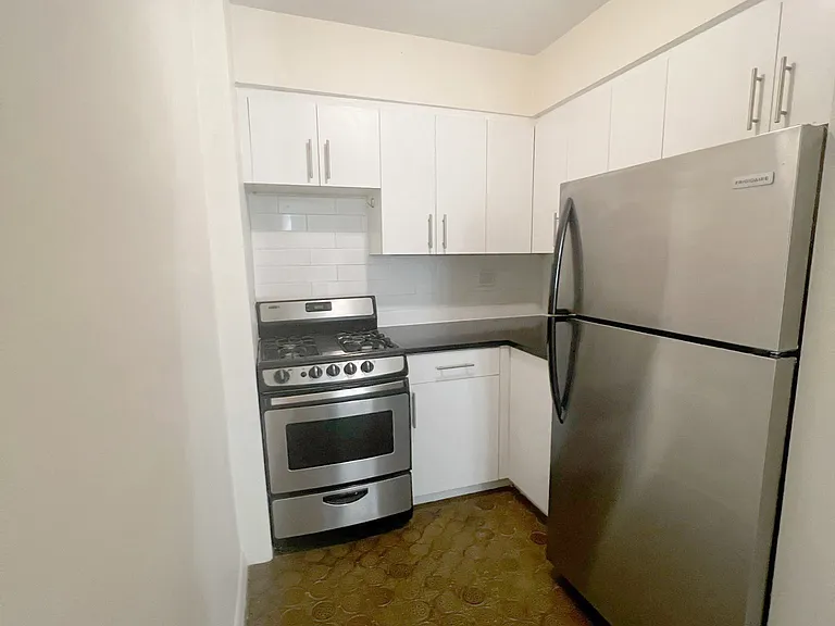 10 W 87th St #Penthouse 4A — Photo 3
