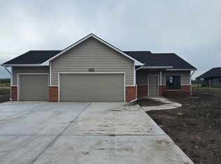 1621 Midway Ct, Valley Center, KS 67147
