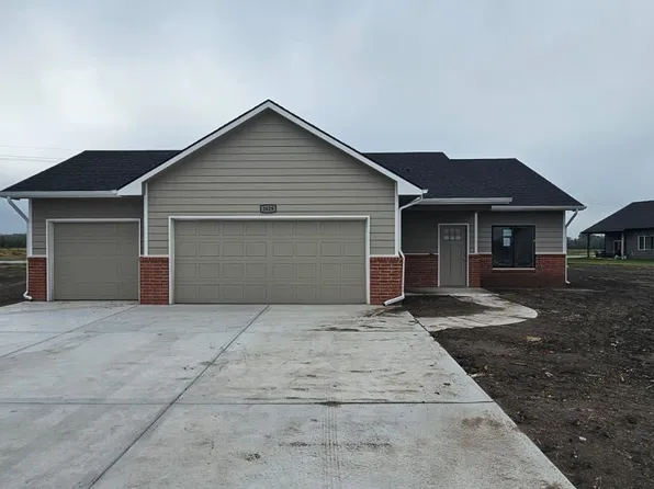 1621 Midway Ct, Valley Center, KS 67147