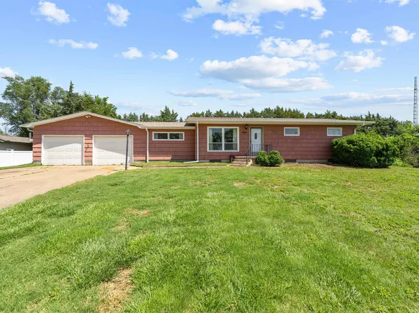 4881 E Country Club Rd, Salina, KS 67401
