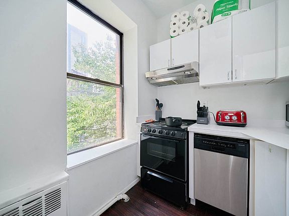 5th image of 484 9th Ave #2C