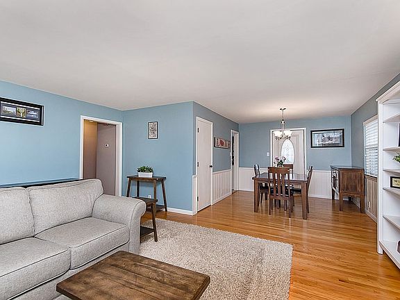 4th image of 5935 Carrollton Ave