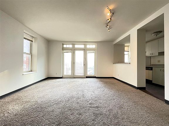 3rd image of 5316 Pershing Ave APT 312