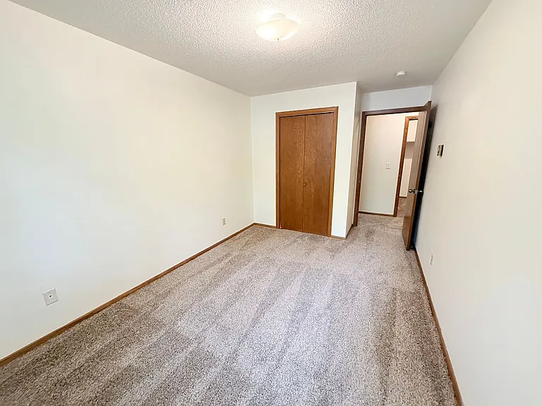 2505 — Photo 4