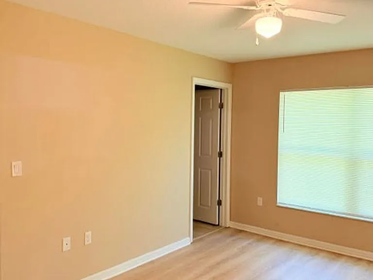 113 Brunswick Ln — Photo 10