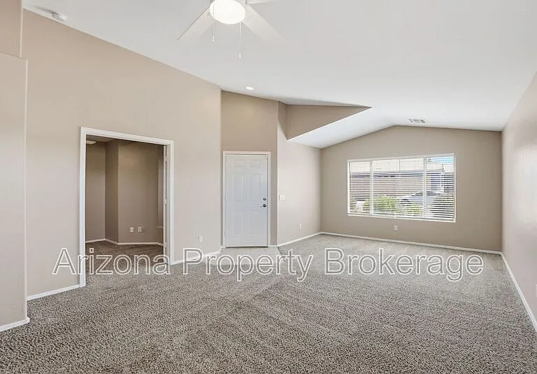 8118 N 112th Ave — Photo 6