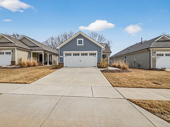 2nd image of 24 N Brookhollow Way