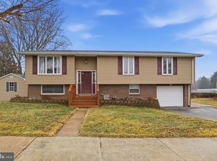 107 Maplewood Dr, Dover, PA 17315