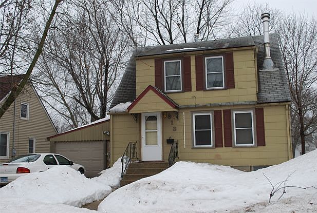 2nd image of 813 N Prairie Ave