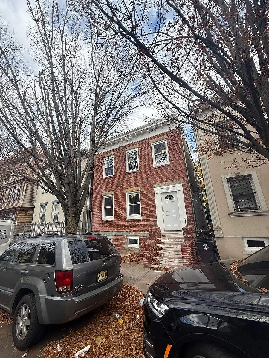 Building Photo - 23 Tillinghast St #2