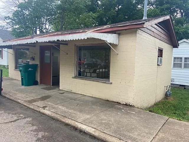 1 bed, 940 sqft, $650 — Photo 1