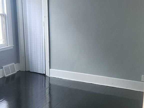 5th image of 3990 Beaconsfield St #2