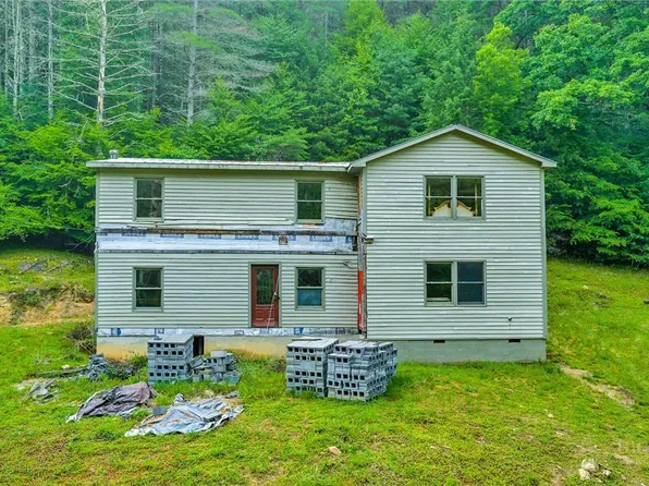 231 Fletcher Creek Lane, Purlear, NC 28665