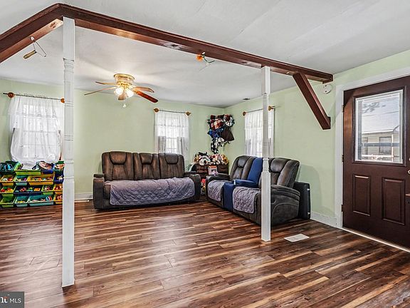 5th image of 2934 Valley Rd